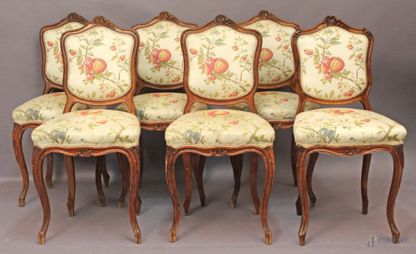 Lotto composto da sei sedie in noce rivestite in stoffa fiorata, Francia, primi &#39;900.