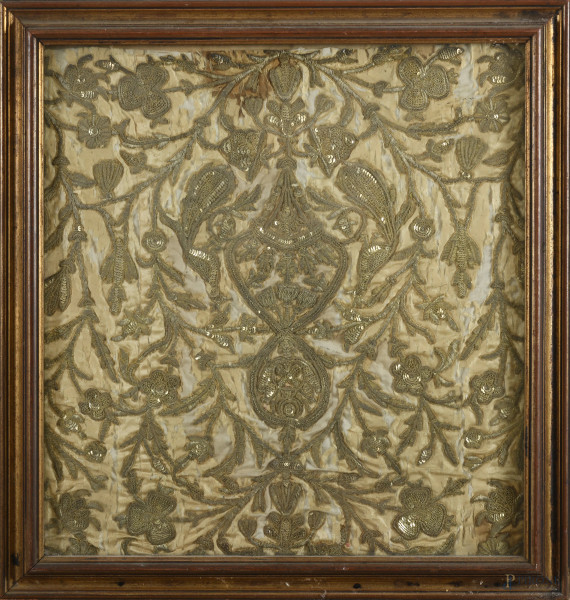 Tessuto ricamato a volute, XVIII secolo, cm 50x45,5, entro cornice, (segni di usura, difetti)