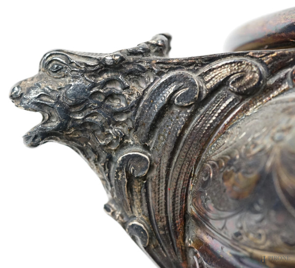 Servizio da thè e caffè in argento sbalzato e cesellato, inizi XX secolo, composto da teiera, caf...