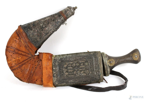 Vecchio modello di pugnale tribale islamico, cm. 34,5x21,5x2,5