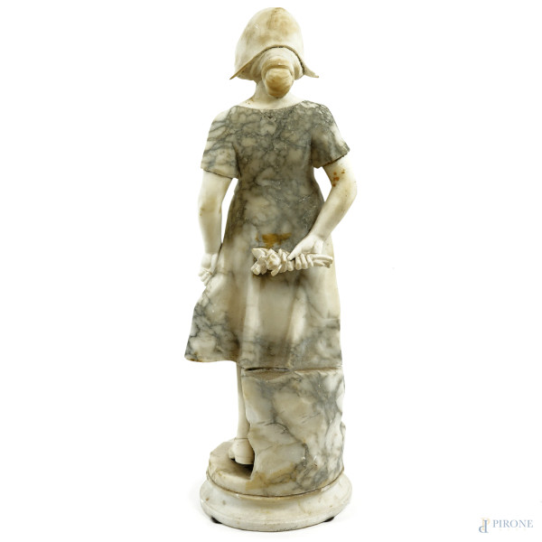 Scultura in marmo e alabastro rappresentante una bambina con un mazzolino di fiori, firmato L. Ve...