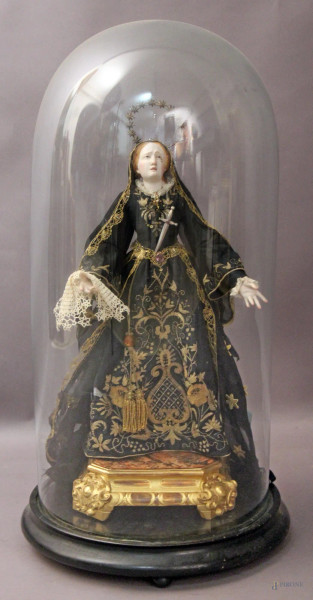 Madonna Addolorata, scultura in terracotta con occhi in vetro, base in legno dorato, altezza 43 cm. Entro campana.