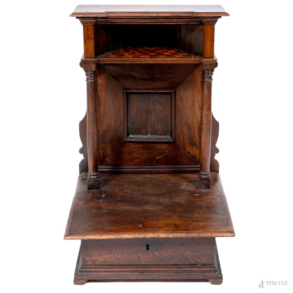 Inginocchiatoio in legno, XIX secolo, cm 91x58,5x52,5, (segni di usura, scalfiture, fessurazioni, difetti)