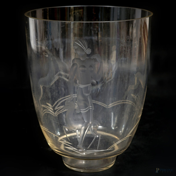 Vaso in stile Gio Ponti in vetro molato con raffigurazioni di cervi, altezza cm 22,2 (difetti, graffi)