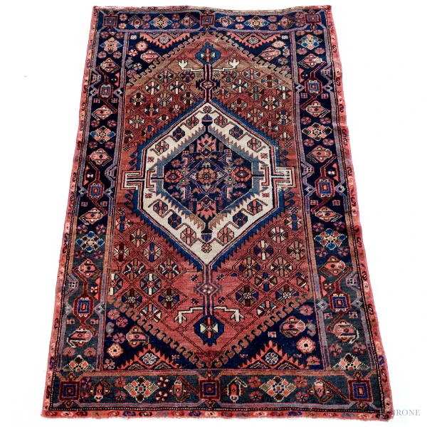 Tappeto, cm 200x121, (segni di usura)