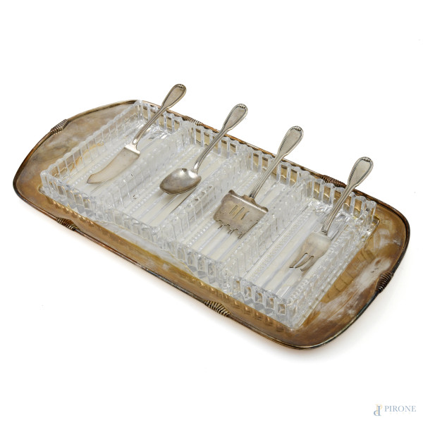 Antipastiera composta da vassoio e posate in argento e vaschette in cristallo, cm 36x20, peso argento gr 750