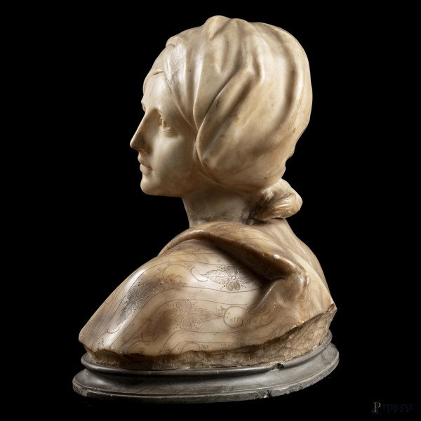 Busto di fanciulla, XX secolo, scultura in marmo, altezza cm 35, (scalfiture, rotture, mancanze, ...