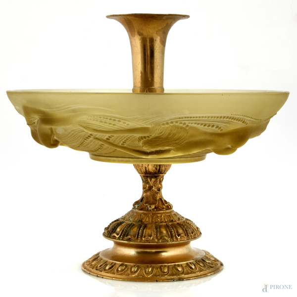 Alzata in metallo dorato e piatto circolare in vetro satinato con decorazione a rilievo di Naiadi, XX secolo, cm 22,5x25,5, (difetti)