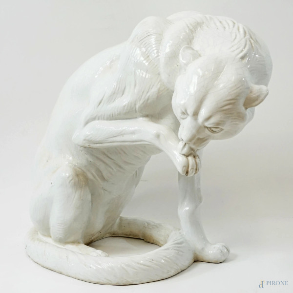 Pantera, scultura in porcellana bianca craquele, cm h 57, XX secolo, (difetti)