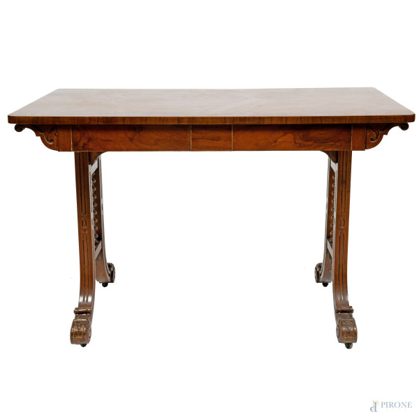 Scrittoio inglese in legno impiallacciato con doppia coppia gambe bipartite con piede a ricciolo ...