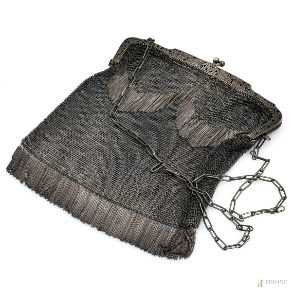 Borsetta in argento, XX secolo, cm 21x19, peso gr 410, (segni di usura)