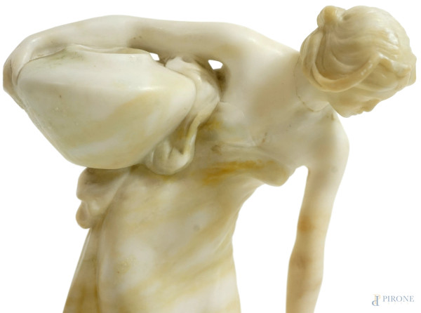 Acquaiola, scultura in alabastro, XX secolo, altezza cm 30,5 (difetti)