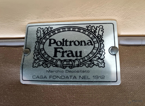 Divano Frau tre posti, cm 75x210x90, (difetti)