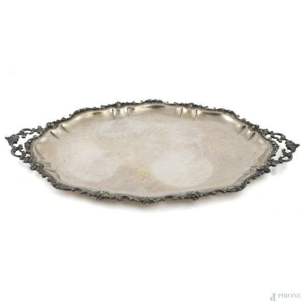 Vassoio ovale a doppia presa in argento 800/000, cm 2,5x52x33, peso gr 1000