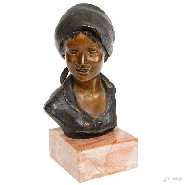 Busto di fanciulla, XX secolo, bronzo su base in marmo, firmato, altezza cm 20,5 (difetti)