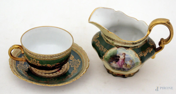 Lotto composto da una caraffa ed una tazzina con piattino marcati, in porcellana a decoro di scene neoclassiche.