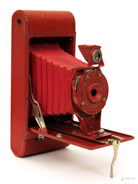 Macchina fotografica Kodak rossa.