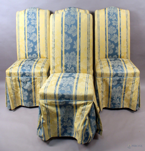 Lotto composto da quattro sedie rivestite in stoffa fiorata, XX secolo.