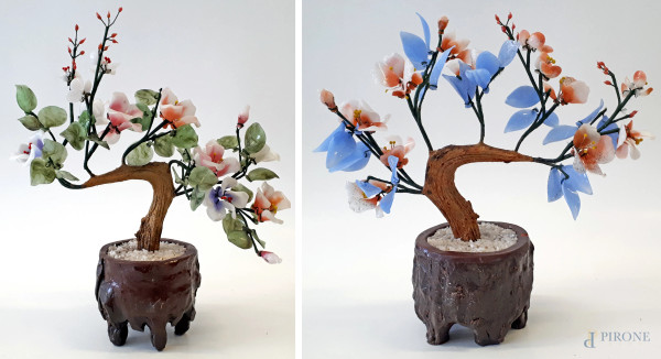 Coppia di bonsai vintage realizzato con mix di pietre dure in diverse tonalità di colore, altezza cm 35 circa , Cina popolare XX sec.,