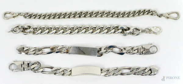 Quattro bracciali da uomo in argento, lunghezza max cm 26