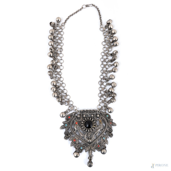 Collana marocchina di bigiotteria con pietre dure,  lunghezza cm 60, ciondolo cm 10x9, (Segni di usura de