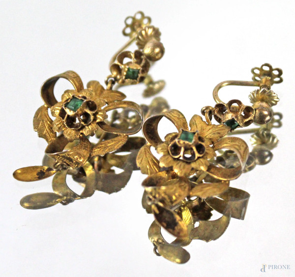 Paio di orecchini pendenti in argento dorato, metà XX secolo