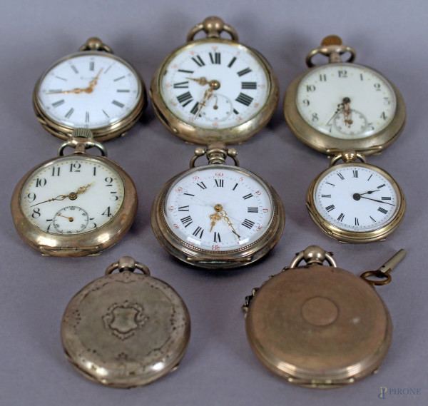 Lotto composto da otto orologi da tasca in argento e metallo (da revisionare).