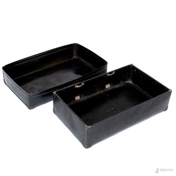 Baule da viaggio con marchio impresso "Louis Vuitton Modele Deposè", XX secolo, cm 18x72x42, (seg...