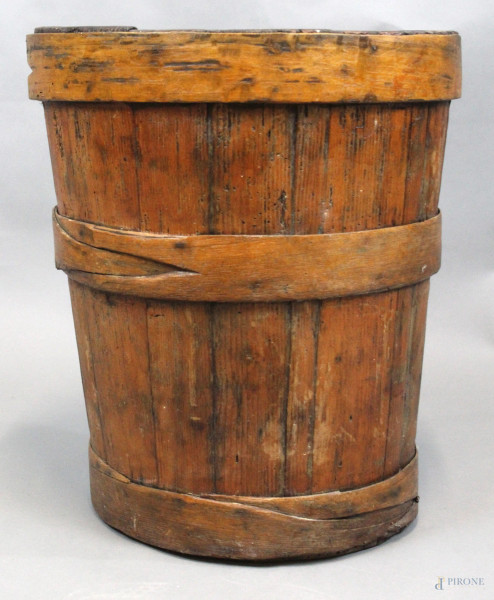 Mezza botte in legno, alt. cm. 54, diametro cm. 46,5, XX secolo.