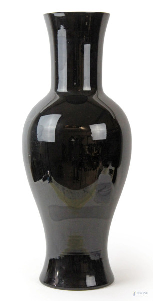 Grande vaso in vetro nero, XX secolo, alt. cm 60,5