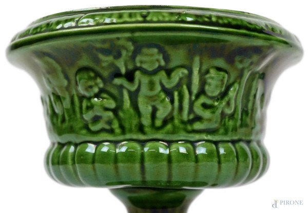 Due alzatine diverse in maiolica smaltata, misure max cm 14x15, XX secolo, (difetti).