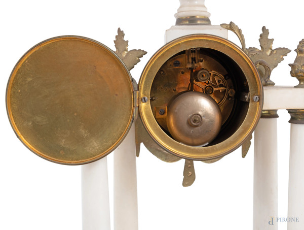 Trittico composto da orologio a tempietto e due candelabri montati a lampada in marmo e bronzo, X...