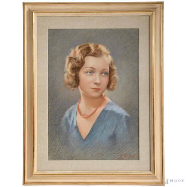 A. Stragliati, Ritratto di Ilde Gerlach, XX secolo, pastello su carta, cm 65,5x46, firmato in basso a destra, entro cornice