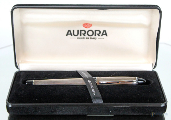 Aurora, penna stilografica in argento, lunghezza cm 13,5, entro custodia originale