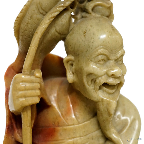 Lotto di tre sculture in pietra saponaria rappresentanti monaci, XX secolo, altezza massima cm 35...