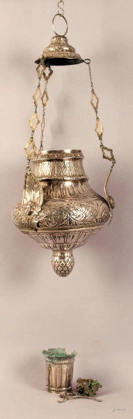 Lampada votiva in argento sbalzato e cesellato, gr. 800, Napoli XIX sec.