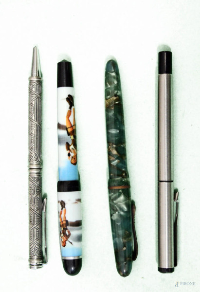 Lotto di quattro penne diverse