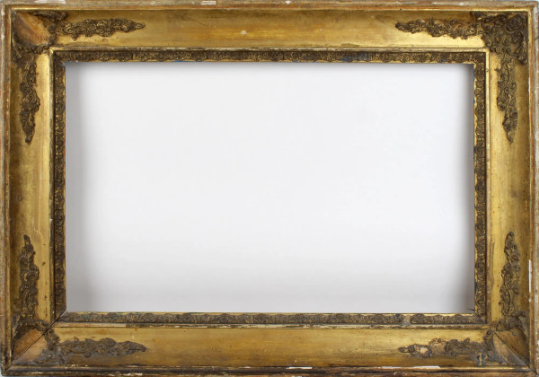 Cornice in legno dorato con decori in stucco, misure ingombro cm. 79x55, specchio cm. 65x40,5, XIX secolo.