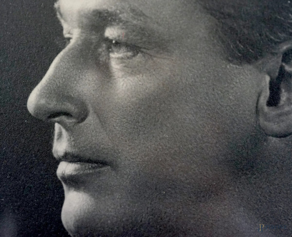 Fotografia d'epoca del Principe Aimone di Savoia duca di Spoleto, cm 30x23, misure comprese la co...