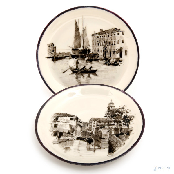 Servizio di 12 tazzine e 12 piattini in porcellana dipinta a mano con scorci e vedute di Venezia ...