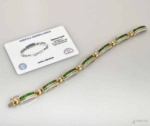 Bracciale in oro bianco 750 con brillanti e smeraldi, peso gr 44,84, lunghezza cm 22, accompagnato da certificato gemmologico