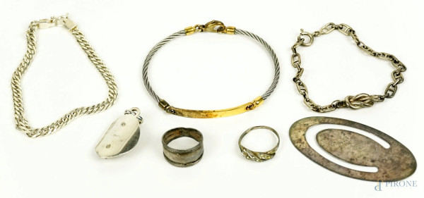 Lotto di sette oggetti diversi in argento, lunghezza max cm 20, misure anelli 11,  peso gr.40