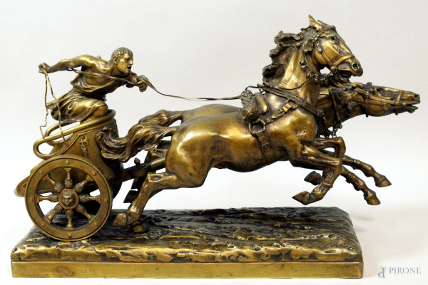 Ulpiano  Checa y Sanz - Corsa con biga romana, scultura in bronzo ptinato, altezza 36x60x20 cm.