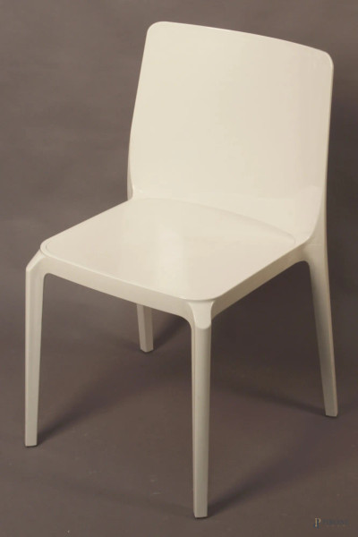 Sedia Pedrali in resina color bianco.