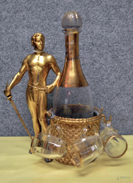 Servizio da sei da rosolio in metallo dorato e vetro con figura a rilievo, h. cm22.