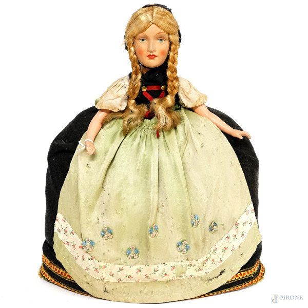 Bambola in materiali vari, XX secolo, altezza cm 40 (segni di usura, difetti)