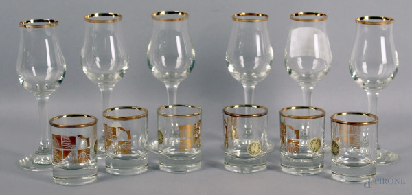 Lotto composto da sei bicchierini e sei calici da grappa in cristallo con particolari dorati.