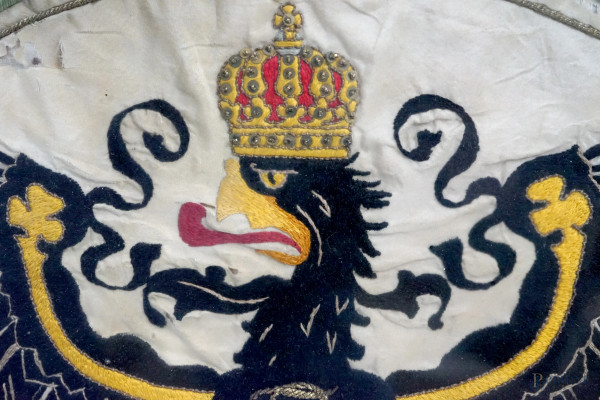 Aquila Imperiale Tedesca, ricamo su tessuto di linea circolare, diametro cm 43, metà del XIX seco...