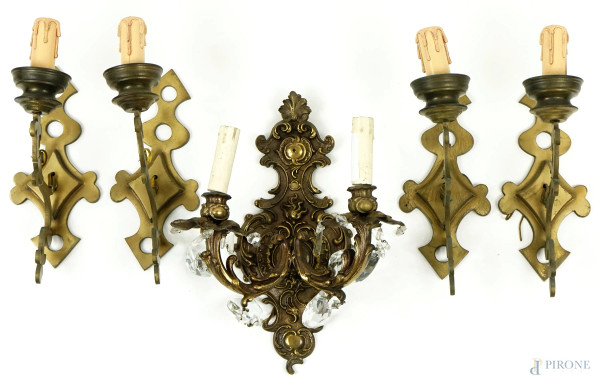 Lotto composto da cinque appliques in bronzo dorato, XX secolo alt. max cm 36