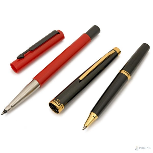 Lotto composto da una penna Parker a sfera e una penna a sfera uni-pen Deluxe